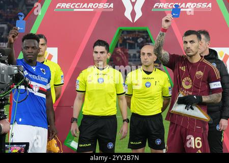 Roma, Italien. Dezember 2024. Ronaldo Vieira von der UC Sampdoria Roma's Leandro Paredes während des Frecciarossa Achtelfinale-Spiels zwischen Roma und Sampdoria im Olympiastadion in Rom, Italien - Mittwoch, 18. Dezember 2024 - Sport Soccer (Foto: Alfredo Falcone/LaPresse) Credit: LaPresse/Alamy Live News Stockfoto