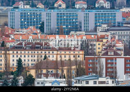 Gebäude in Prag Dejvice und Universitätscampus CVUT, März 2022 Stockfoto