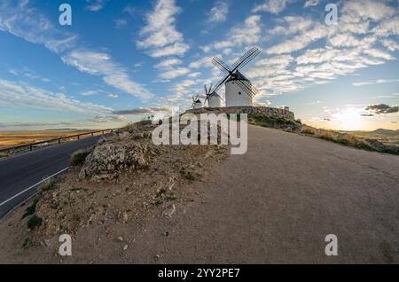 Typische Windmühlen im Dorf Consuegra, Provinz Toledo, Castilla La Mancha, Spanien Stockfoto