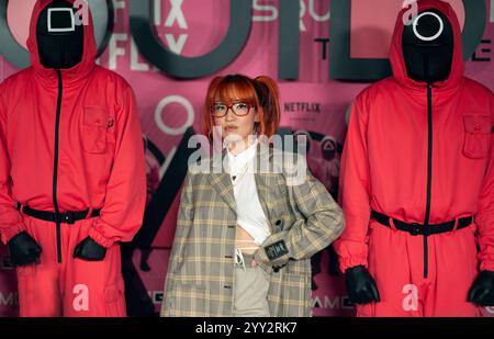 LONDON, ENGLAND – 18. DEZEMBER: Sooyeon nimmt am 18. DEZEMBER 2024 an Netflix's Squid Game 2 Teil, das sich mit dem Thema Rave im Drumsheds beschäftigt. (Foto: Lounisphotography / Alamy Live News) Stockfoto