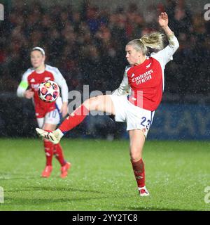 Borehamwood, Vereinigtes Königreich. Dezember 2024. Alessia Russo von Arsenal kontrolliert den Ball während des Spiels der UEFA Women's Champions League zwischen Arsenal und Bayern München im Wiesenpark. Quelle: Jay Patel/Alamy Live News Stockfoto