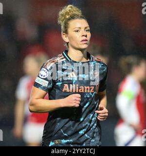 Borehamwood, Vereinigtes Königreich. Dezember 2024. Linda Dallmann von Bayern München beim Spiel der UEFA Women's Champions League zwischen Arsenal und Bayern München im Wiesenpark. Quelle: Jay Patel/Alamy Live News Stockfoto