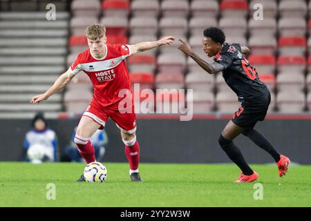 Middlesbrough's Harley Hunt während des Premier League International Cup Spiels zwischen Middlesbrough und S L Benfica im Riverside Stadium, Middlesbrough am Mittwoch, den 18. Dezember 2024. (Foto: Trevor Wilkinson | MI News) Credit: MI News & Sport /Alamy Live News Stockfoto