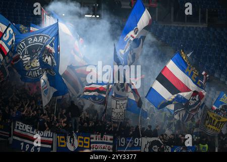 Rom, Italien. Dezember 2024. Olimpico Stadium, Rom, Italien - Sampdorias Unterstützer während des Fußballspiels Coppa Italia, Roma vs Sampdoria, 18. Dezember 2024 (Foto: Roberto Ramaccia/SIPA USA) Credit: SIPA USA/Alamy Live News Stockfoto