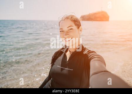 Woman Beach Selfie Seashore Stockfoto