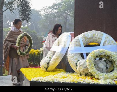 Noida, Indien. Dezember 2024. NOIDA, INDIEN – 18. DEZEMBER: Familienangehörige von Veteranen der indischen Armee zollen 38 Märtyrern anlässlich von Vijay Diwas in Shaheed Smarak, Sektor 29 am 18. Dezember 2024 in Noida, Indien. (Foto: Sunil Ghosh/Hindustan Times/SIPA USA) Credit: SIPA USA/Alamy Live News Stockfoto