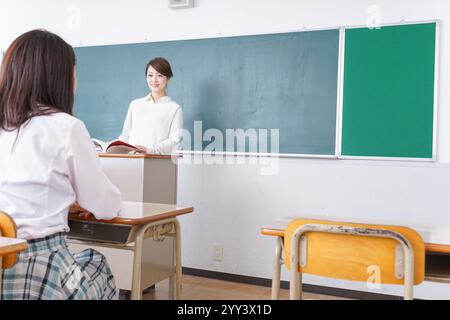 Der Lehrer gibt eine Lektion in der Schule Stockfoto