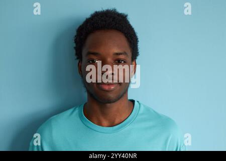 Porträt Des Afroamerikanischen Jungen Mannes Stockfoto