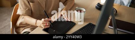 Grafikdesigner Arbeitet Am Tablet Stockfoto