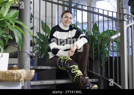 APA weibliche Fußballspielerin des Jahres 2024 ist Barbara Dunst. Im Bild: Österreichische Fußballspielerin Barbara Dunst bei einer Fotogelegenheit mit der APA-Austria Presseagentur am Dienstag, 17. Dezember 2024, in Graz, Österreich. - 20241217 PD13641 Credit: APA-PictureDesk/Alamy Live News Stockfoto