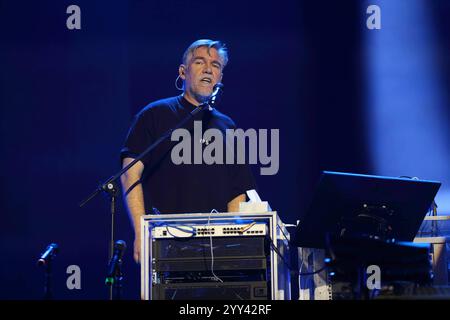 Andreas Rieke alias und. Ypsilon von die Fantastischen vier bei einem Konzert in der Uber Arena in Berlin, 18. Dezember 2024. Fanta 4 Konzert Berlin *** Andreas Rieke aka und Ypsilon von die Fantastischen vier bei einem Konzert in der Uber Arena in Berlin, 18. Dezember 2024 Fanta 4 Konzert Berlin Stockfoto