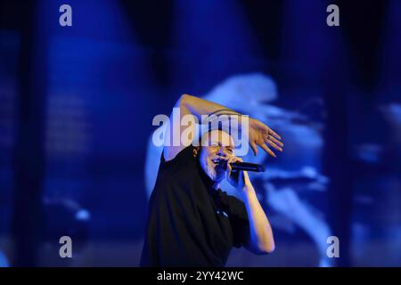 Thomas Dürr alias Hausmeister Thomas D von die Fantastischen vier bei einem Konzert in der Uber Arena in Berlin, 18. Dezember 2024. Fanta 4 Konzert Berlin *** Thomas Dürr aka Hausmeister Thomas D von die Fantastischen vier bei einem Konzert in der Uber Arena in Berlin, 18. Dezember 2024 Fanta 4 Konzert Berlin Stockfoto