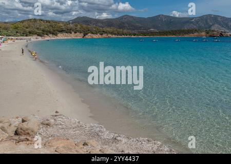 Aus der Vogelperspektive auf den langen Strand von Porto Tramatzu, Teulada, Sardinien, Italien Stockfoto