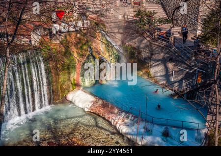 Kräuterbäder und heiße Quellen in Loutra Pozar bei Loutraki. Pella Mazedonien Stockfoto