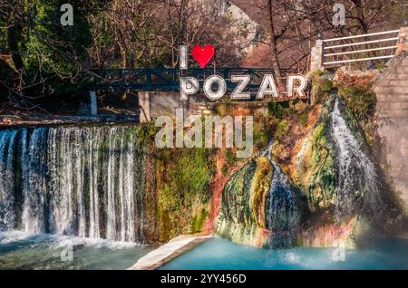 Kräuterbäder und heiße Quellen in Loutra Pozar bei Loutraki. Pella Mazedonien Stockfoto