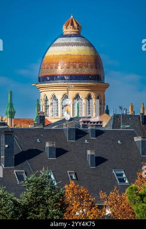 Farbenfrohe Kuppel der Kirche St. Theresia und St. Joseph (Iglesia de Santa Teresa de Jesus y San Jose), Madrid, Spanien Stockfoto