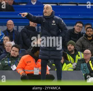 London, Großbritannien. Dezember 2024. Chelsea gegen Brentford - Premier League - Stamford Bridge. Chelsea Manager Enzo Maresca. Bildnachweis: Mark Pain/Alamy Live News Stockfoto