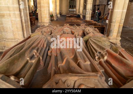 Sarkophag des Heiligen Severus in der Severikirche in Erfurt, Thüringen, Deutschland | Sarkophag des Heiligen Severus in der Severikirche in Erfurt Stockfoto