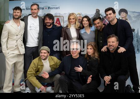 Rom, Italien, 19. Dezember 2024 - die Besetzung nimmt am Fotogespräch zum Film „Cortina Express“ im Hotel Le Meridien Visconti in Rom Teil. Credits: Luigi de Pompeis/Alamy Live News Stockfoto