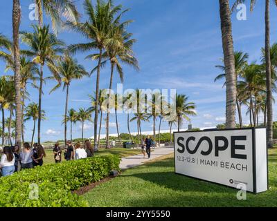 Scope Miami Beach Ocean Drive ist das pulsierende Herz von Miami Beach, berühmt für seine farbenfrohe Art déco-Architektur, lebhafte Atmosphäre und palmengesäumte Straße Stockfoto