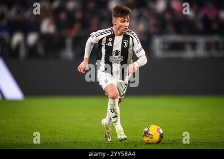 Turin, Italien, Italien. Dezember 2024. Francisco CONCEICAO von Juventus während des italienischen Cup, Coppa Italia Spiel zwischen Juventus FC und Cagliari Calcio im Allianz Stadium am 17. Dezember 2024 in Turin, Italien. (Kreditbild: © Matthieu Mirville/ZUMA Press Wire) NUR REDAKTIONELLE VERWENDUNG! Nicht für kommerzielle ZWECKE! Stockfoto