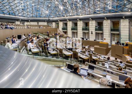 Brüssel, Belgien Dezember 2024. Abbildung auf einer Plenartagung des flämischen Parlaments in Brüssel am Donnerstag, den 19. Dezember 2024. BELGA FOTO HATIM KAGHAT Credit: Belga News Agency/Alamy Live News Stockfoto