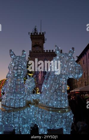 Luci natalizie nel Centro Storico di San Marino Stockfoto