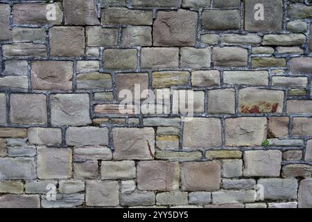 Mörser spitz auf alten Steinmauerhintergrund Stockfoto