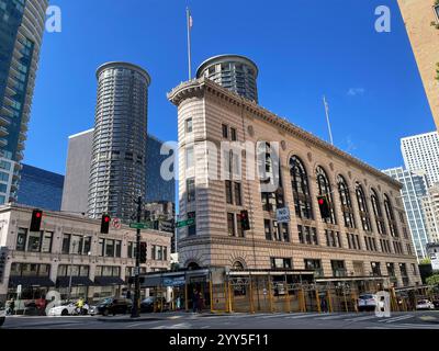 Eine atemberaubende urbane Szene mit einer Mischung aus moderner und historischer Architektur im Zentrum von San Francisco. Stockfoto
