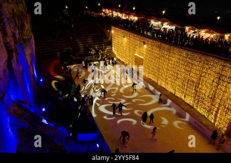 Pista di pattinaggio sul ghiaccio nei mercatini di Natale a San Marino Stockfoto