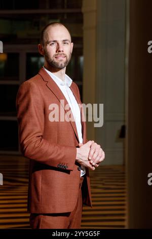 Brüssel, Belgien Dezember 2024. Der neu gewählte Vorsitzende der flämischen Ökologen-Partei Groen posiert für den Fotografen am Donnerstag, den 19. Dezember 2024 in Brüssel. BELGA FOTO HATIM KAGHAT Credit: Belga News Agency/Alamy Live News Stockfoto