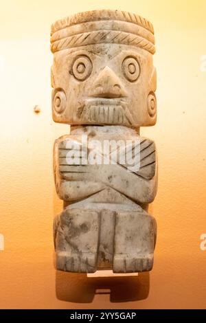 Mexiko-Stadt, Mexiko 12. November 2024: Anthropomorphe Figuren im Templo Mayor Museum in Mexiko-Stadt. Stockfoto