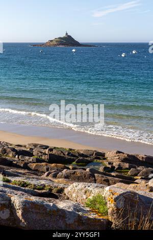 Chapelle Saint-Michel in Plage Saint-Michel während der Überschwemmung, Erquy, Bretagne Stockfoto