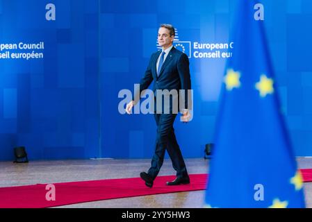 BRÜSSEL, BELGIEN - 19. DEZEMBER 2024 Kyriakos MITSOTAKIS, griechischer Premierminister, trifft am 19. Dezember 2024 zum Gipfel des Europäischen rates im Europa-Gebäude, dem Sitz des EU-Rates in Brüssel, Belgien, ein. Die Staats- und Regierungschefs der EU treffen sich in Brüssel, um über die Ukraine, die EU in der Welt, den Nahen Osten, Resilienz und Vorsorge, Migration und außenpolitische Fragen zu diskutieren. Kredit: Morfo SAVVA | Alamy Live News. Stockfoto