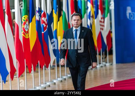 BRÜSSEL, BELGIEN - 19. DEZEMBER 2024 Der portugiesische Premierminister Luís MONTENEGRO trifft am 19. Dezember 2024 zum Gipfel des Europäischen rates im Europa-Gebäude, dem Sitz des EU-Rates in Brüssel, Belgien, ein. Die Staats- und Regierungschefs der EU treffen sich in Brüssel, um über die Ukraine, die EU in der Welt, den Nahen Osten, Resilienz und Vorsorge, Migration und außenpolitische Fragen zu diskutieren. Kredit: Morfo SAVVA | Alamy Live News. Stockfoto