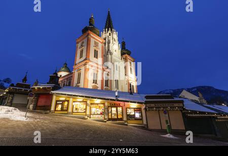 Adventsatmosphäre, Wallfahrtskirche, Basilika Mariazell, blaue Stunde am frühen Morgen, Mariazell, Obersteiermark, Steiermark, Österreich, Europa Stockfoto