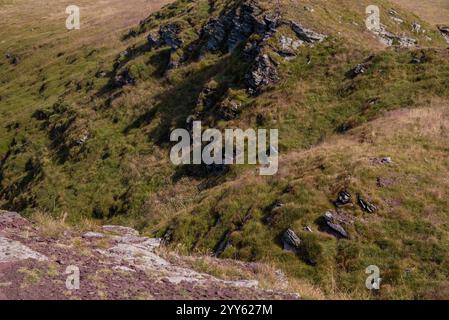Beeindruckender Blick von einem Midzor-Berg, dem höchsten Gipfel des Alten Berges, 2169 Meter über dem Meeresspiegel, und Blick auf die umliegenden Gipfel. Alter Berg, Serbien Stockfoto