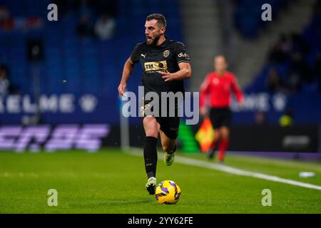 Barcelona, Spanien. Dezember 2023. Luis Rioja von Valencia CF spielte am 18. Dezember 2024 im RCDE-Stadion in Barcelona, Spanien, während des La Liga EA Sports Matches zwischen RCD Espanyol und Valencia CF. (Foto: Sergio Ruiz/Imago) Credit: PRESSINPHOTO SPORTS AGENCY/Alamy Live News Stockfoto