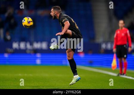 Barcelona, Spanien. Dezember 2023. Luis Rioja von Valencia CF spielte am 18. Dezember 2024 im RCDE-Stadion in Barcelona, Spanien, während des La Liga EA Sports Matches zwischen RCD Espanyol und Valencia CF. (Foto: Sergio Ruiz/Imago) Credit: PRESSINPHOTO SPORTS AGENCY/Alamy Live News Stockfoto