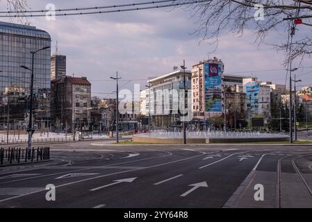 Leere Straße des Slavija-Platzes in Belgrad, während der Stadtabriegelung durch Corona-Virus covid-19-Pandemie. Belgrad, Serbien 05.04.2020 Stockfoto