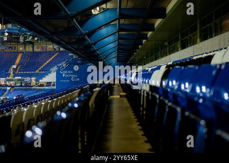 London, Großbritannien. Dezember 2024. London, England, 19. Dezember 2024: Steht vor dem Spiel der UEFA Conference League zwischen Chelsea und Shamrock Rovers an der Stamford Bridge in London. (Pedro Porru/SPP) Credit: SPP Sport Press Photo. /Alamy Live News Stockfoto