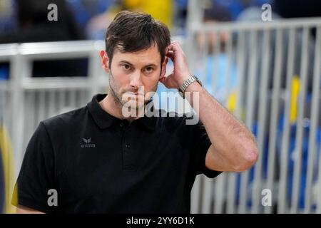 Heidelberg, Deutschland. Dezember 2024. Uwe Gensheimer (angehender sportlicher Leiter, RNL), Einzelbild, Einzelfoto, Aktion, Action, 19.12.2024, Heidelberg (Deutschland), Handball, DHB-Pokal, Viertelfinale, Rhein-Neckar Löwen - ThSV Eisenach Credit: dpa/Alamy Live News Stockfoto