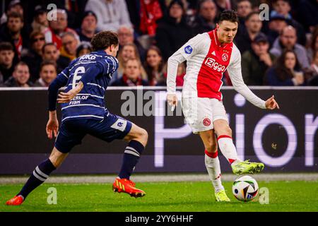 Amsterdam, Niederlande. Dezember 2024. AMSTERDAM, NIEDERLANDE - 19. DEZEMBER: Steven Berghuis vom AFC Ajax gibt den Ball während des TOTO KNVB Cup Zweitrundenspiels zwischen AFC Ajax und SC Telstar in der Johan Cruijff Arena am 19. Dezember 2024 in Amsterdam, Niederlande. (Foto: Broer van den Boom/Orange Pictures) Credit: Orange Pics BV/Alamy Live News Stockfoto