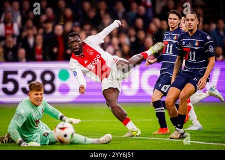 Amsterdam, Niederlande. Dezember 2024. AMSTERDAM, NIEDERLANDE - 19. DEZEMBER: Brian Brobbey vom AFC Ajax schießt während des TOTO KNVB Cup-Spiels zwischen AFC Ajax und SC Telstar in der Johan Cruijff Arena am 19. Dezember 2024 in Amsterdam, Niederlande. (Foto: Broer van den Boom/Orange Pictures) Credit: Orange Pics BV/Alamy Live News Stockfoto