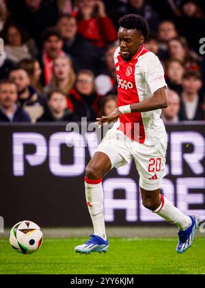 Amsterdam, Niederlande. Dezember 2024. AMSTERDAM, NIEDERLANDE - 19. DEZEMBER: Bertrand Traore vom AFC Ajax spielt mit dem Ball während des TOTO KNVB Cup Zweitrundenspiels zwischen AFC Ajax und SC Telstar in der Johan Cruijff Arena am 19. Dezember 2024 in Amsterdam. (Foto: Broer van den Boom/Orange Pictures) Credit: Orange Pics BV/Alamy Live News Stockfoto