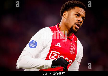 Amsterdam, Niederlande. Dezember 2024. AMSTERDAM, NIEDERLANDE - 19. DEZEMBER: Chuba Akpom vom AFC Ajax sieht beim Spiel der niederländischen TOTO KNVB Cup 2. Runde zwischen AFC Ajax und SC Telstar in der Johan Cruijff Arena am 19. Dezember 2024 in Amsterdam an. (Foto: Broer van den Boom/Orange Pictures) Credit: Orange Pics BV/Alamy Live News Stockfoto