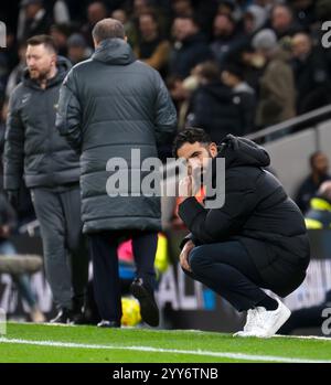 London, Großbritannien. Dezember 2024. Ruben Amorim, der Trainer von Manchester United, fiel während des Spiels niedergeschlagen aus. Carabao Cup, Viertelfinalspiel des EFL Cup, Tottenham Hotspur gegen Manchester United im Tottenham Hotspur Stadium in London am Donnerstag, den 19. Dezember 2024. Dieses Bild darf nur für redaktionelle Zwecke verwendet werden. Foto nur für redaktionelle Verwendung von Sandra Mailer/Andrew Orchard Sportfotografie/Alamy Live News Credit: Andrew Orchard Sportfotografie/Alamy Live News Stockfoto