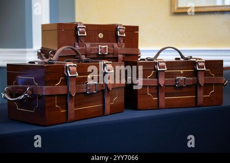 Washington, Usa. Dezember 2024. Die Mahagoni-Boxen, in denen die Wahlen stattfinden werden, werden am Donnerstag, den 19. Dezember 2024, im US-Kapitol in Washington, DC, ausgestellt. Foto: Annabelle Gordon/UPI. Quelle: UPI/Alamy Live News Stockfoto