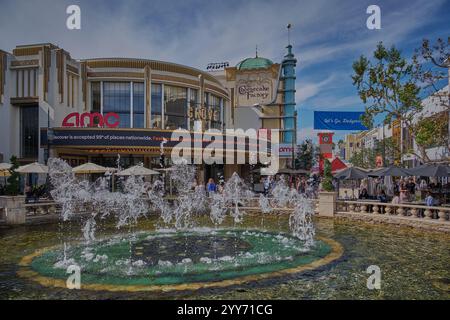 The Grove at Farmers Market ist ein Einzelhandels- und Unterhaltungskomplex in Los Angeles, USA, der sich in Teilen des historischen Farmers Market befindet. Tageslichtaufnahme Stockfoto