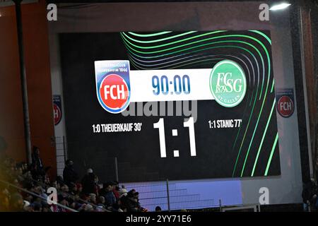 Heidenheim, Deutschland. Dezember 2024. Anzeigetafel Spielstand 1:1, GER, FC Heidenheim gegen FC St. Gallen, Fussball, UEFA Conference League, 6. Spieltag, Saison 2024/2025, 19.12.2024 Foto: Eibner-Pressefoto/Michael Weber Credit: dpa/Alamy Live News Stockfoto